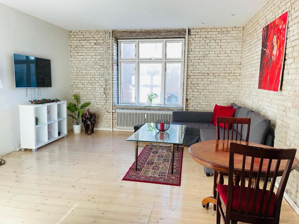 Aday - Central Cozy And Bright Apartment オールボー エクステリア 写真