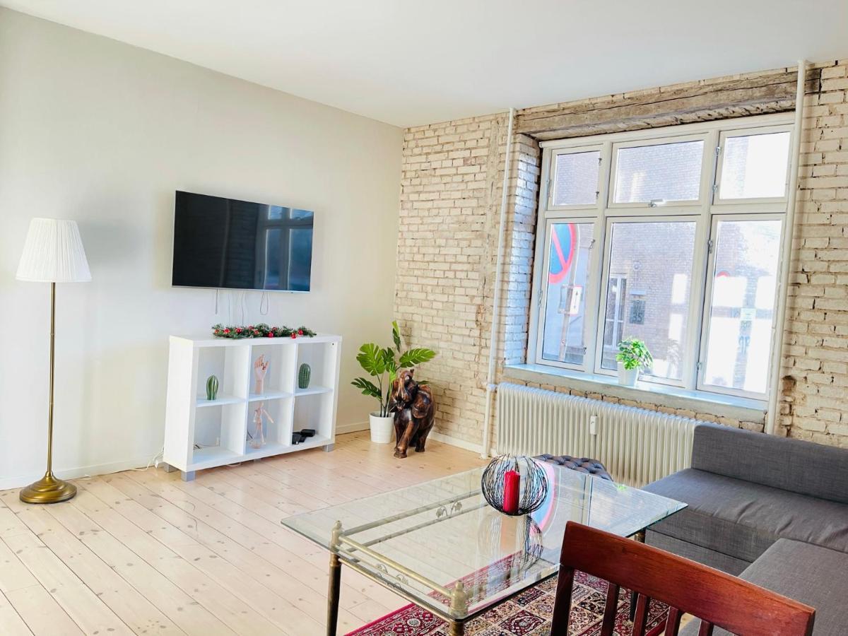 Aday - Central Cozy And Bright Apartment オールボー エクステリア 写真